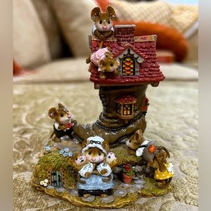 Retired Wee Forest Folk 1993 Figurine - The Little Mice Who Lived in a Shoe